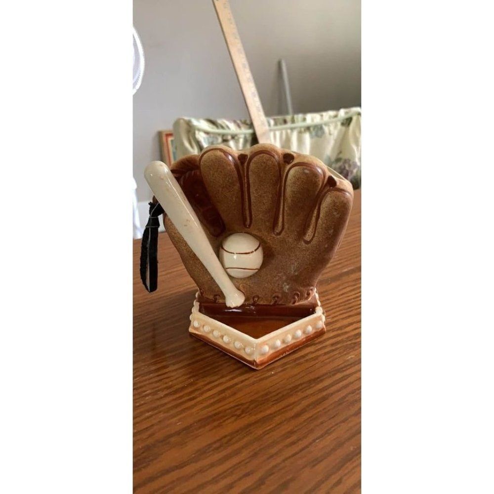 Vintage mid century‎ kitschy baseball glove ceramic planter